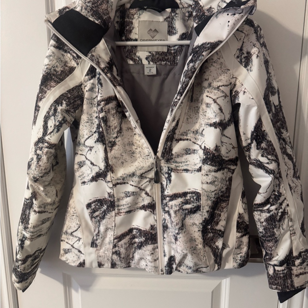 Obermeyer Women's Abstract Black and White Ski Jacket